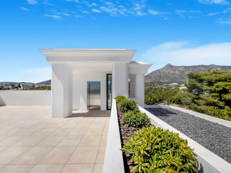 New Luxury Villas with Sea Views in Lomas de Marbella Club