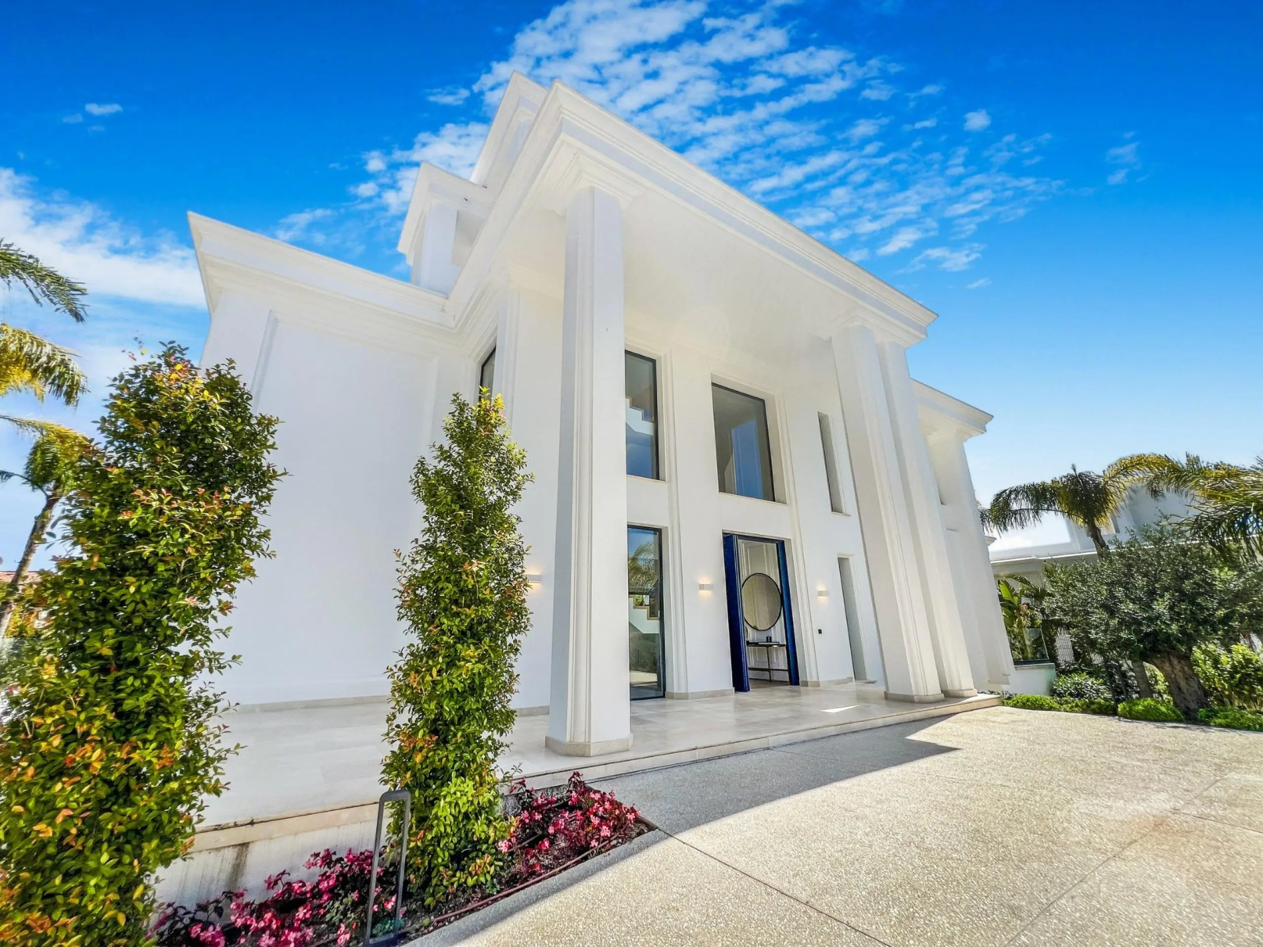 New Luxury Villas with Sea Views in Lomas de Marbella Club