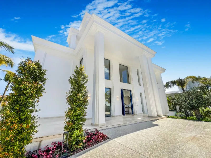 New Luxury Villas with Sea Views in Lomas de Marbella Club
