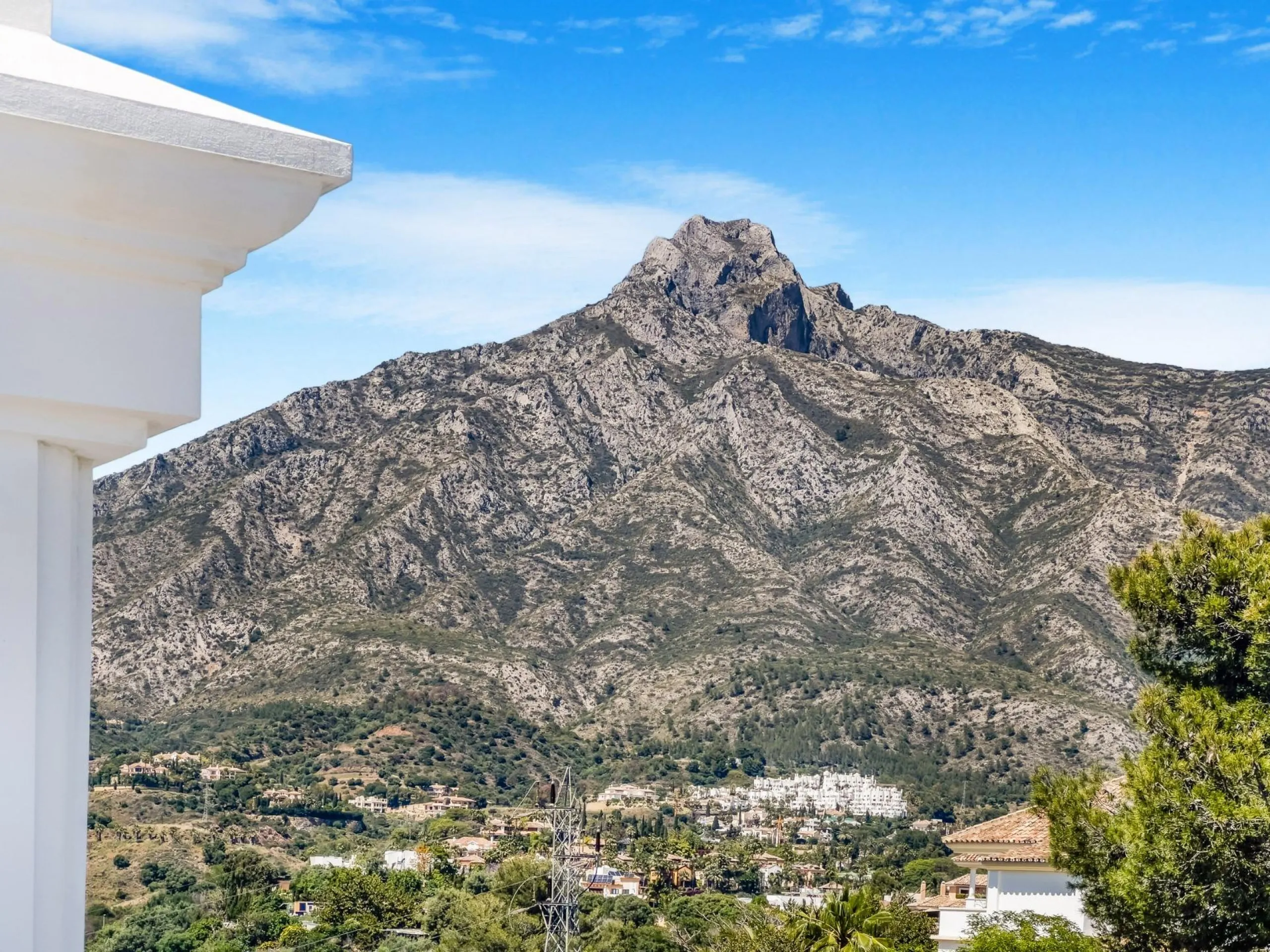 New Luxury Villas with Sea Views in Lomas de Marbella Club