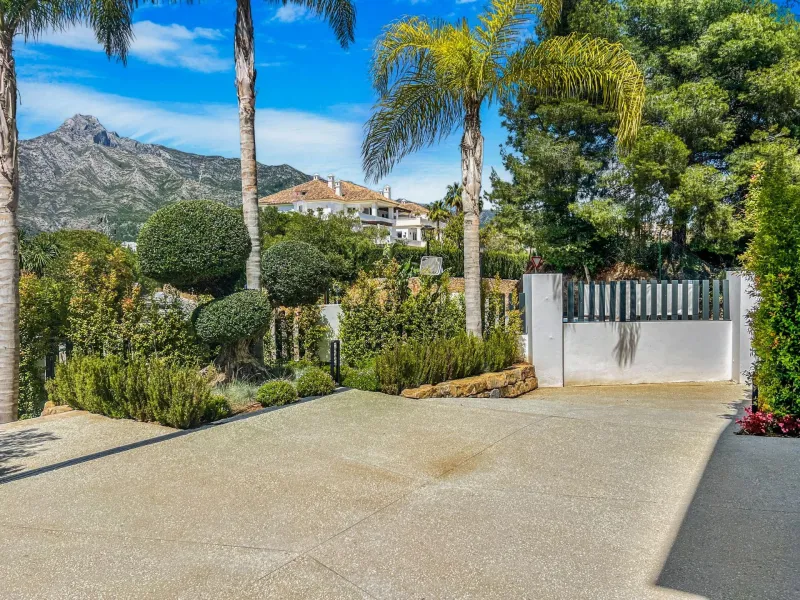 New Luxury Villas with Sea Views in Lomas de Marbella Club