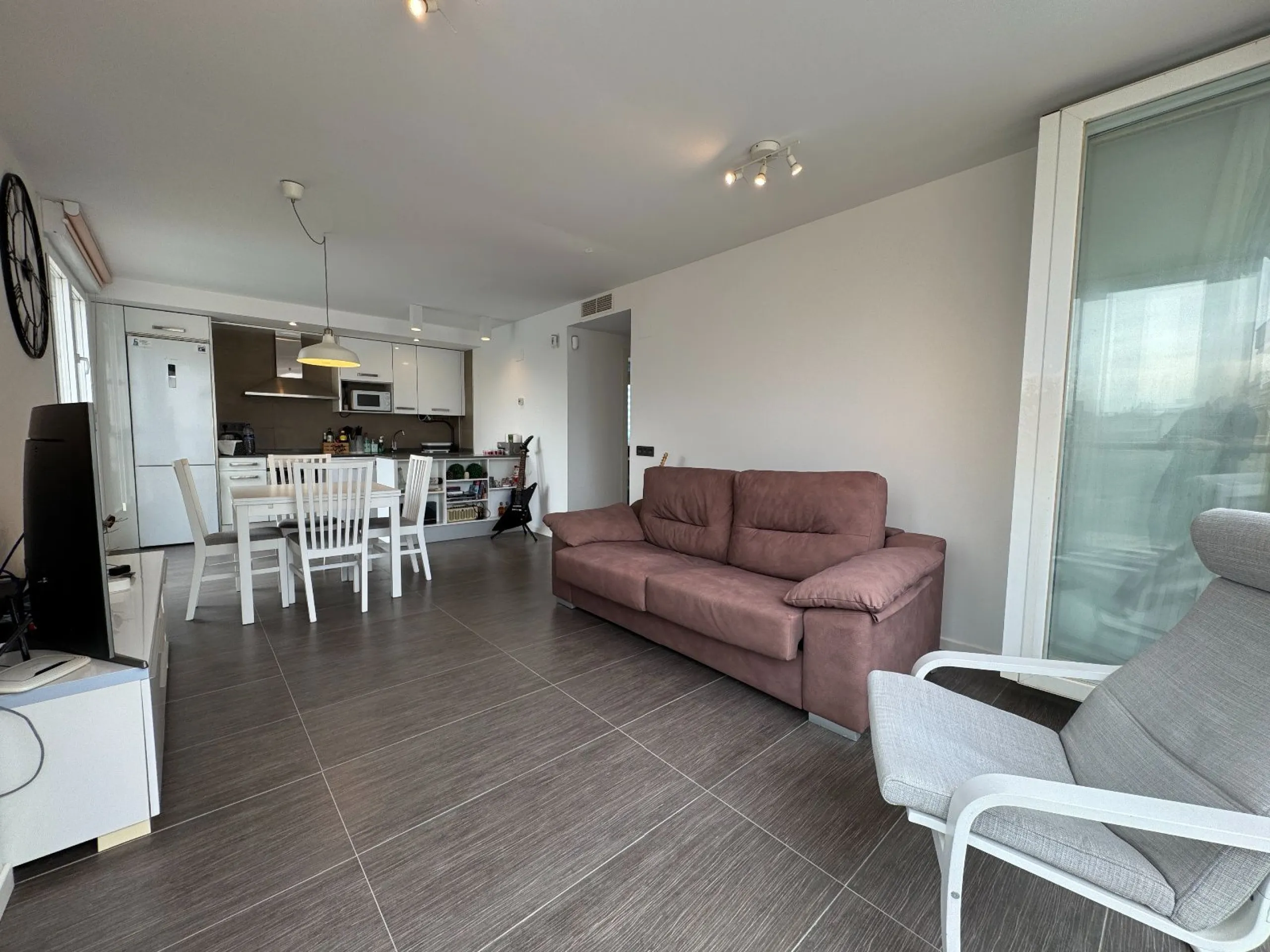 Светлая квартира с частичным видом на море в Калафель, Коста-Дорада