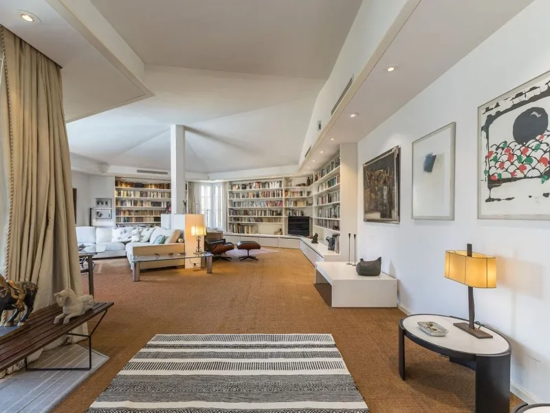 Villa elegante y privada con vistas al mar en entorno exclusivo en Castelldefels