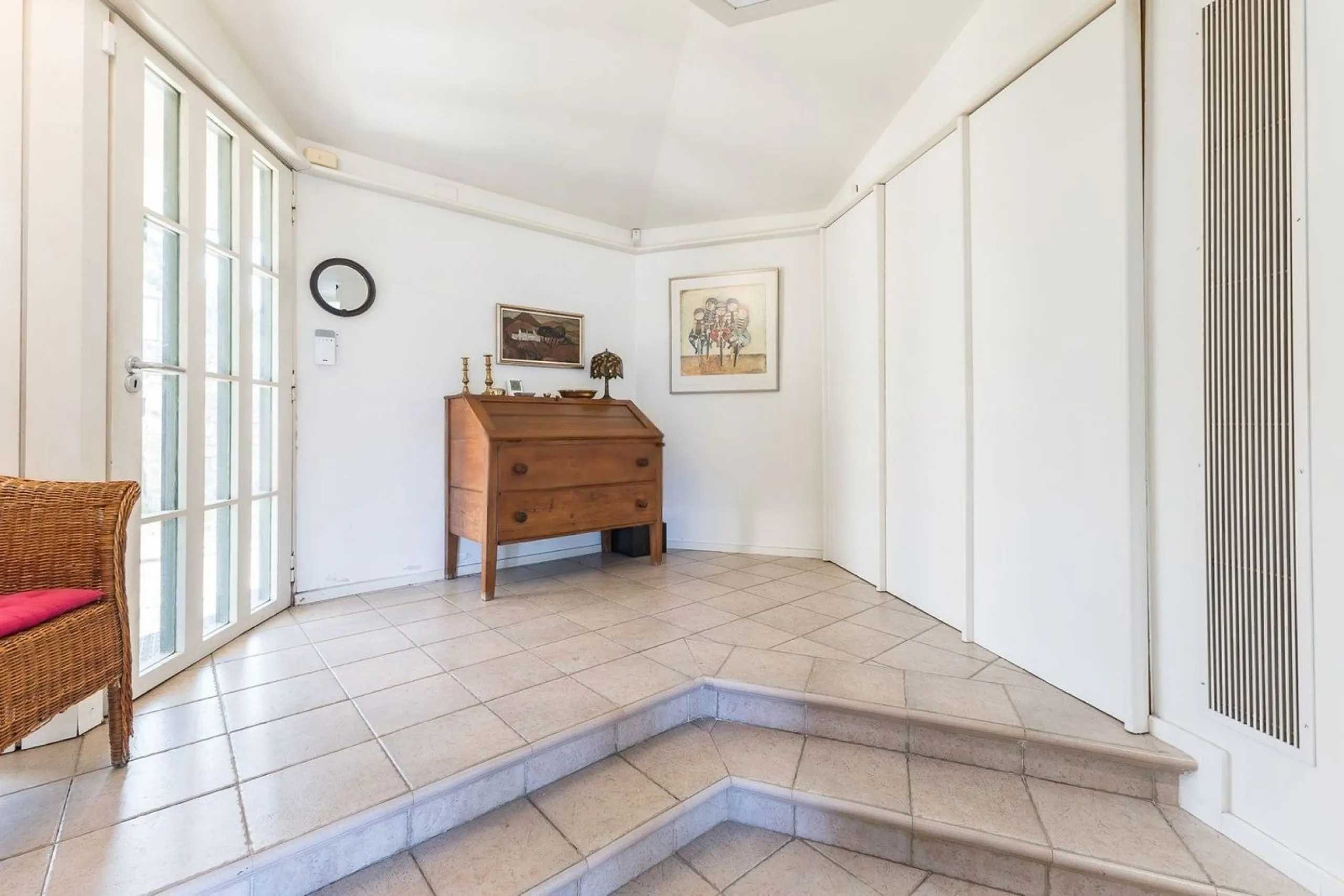 Villa elegante y privada con vistas al mar en entorno exclusivo en Castelldefels