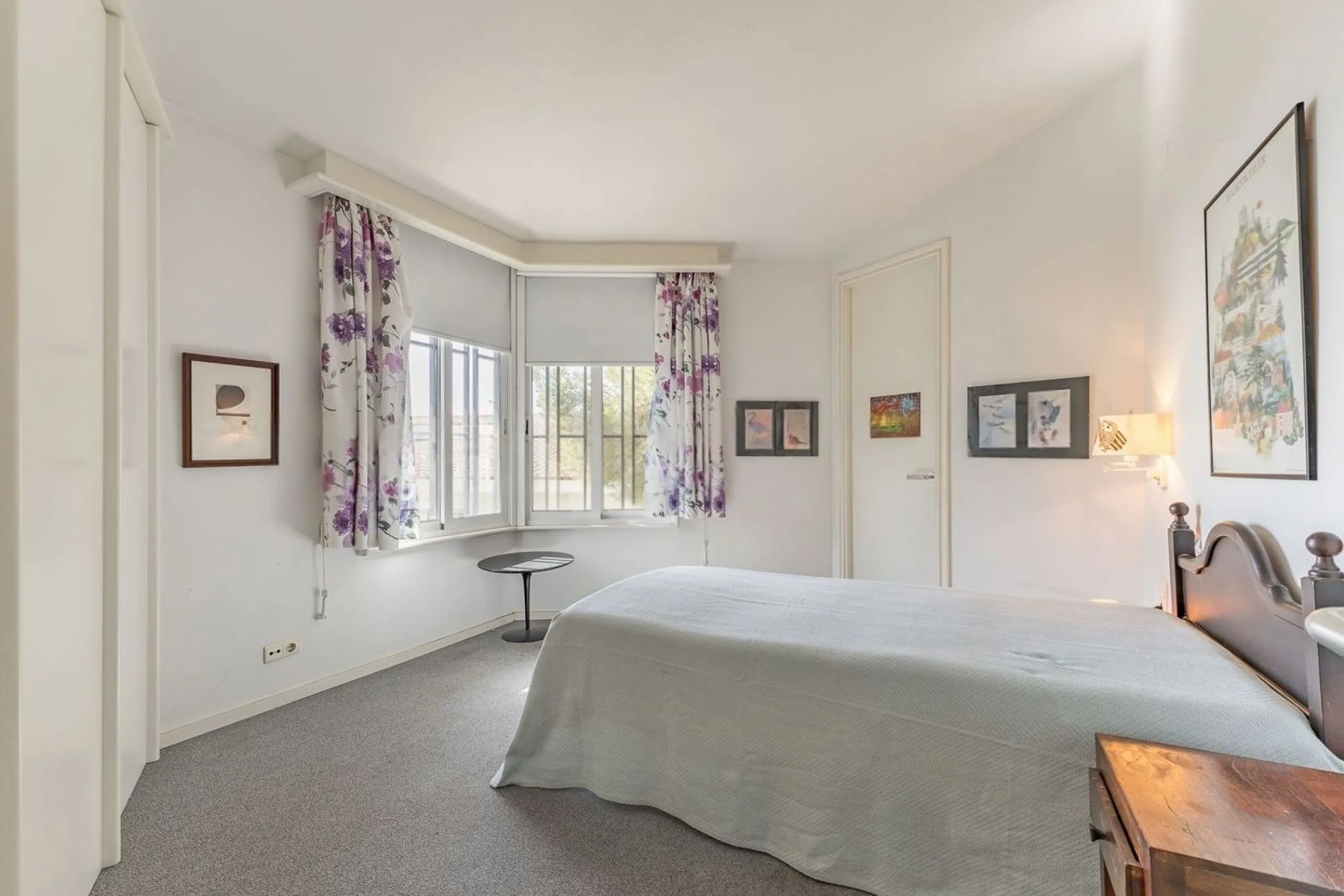 Villa elegante y privada con vistas al mar en entorno exclusivo en Castelldefels