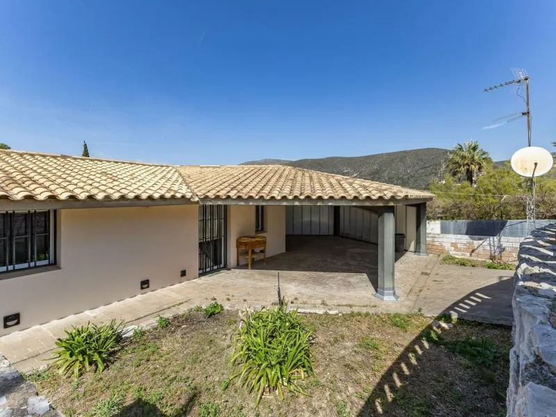 Villa elegante y privada con vistas al mar en entorno exclusivo en Castelldefels
