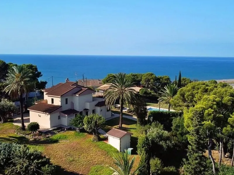 Casa exclusiva y privada con vistas panorámicas en Bellamar, Castelldefels