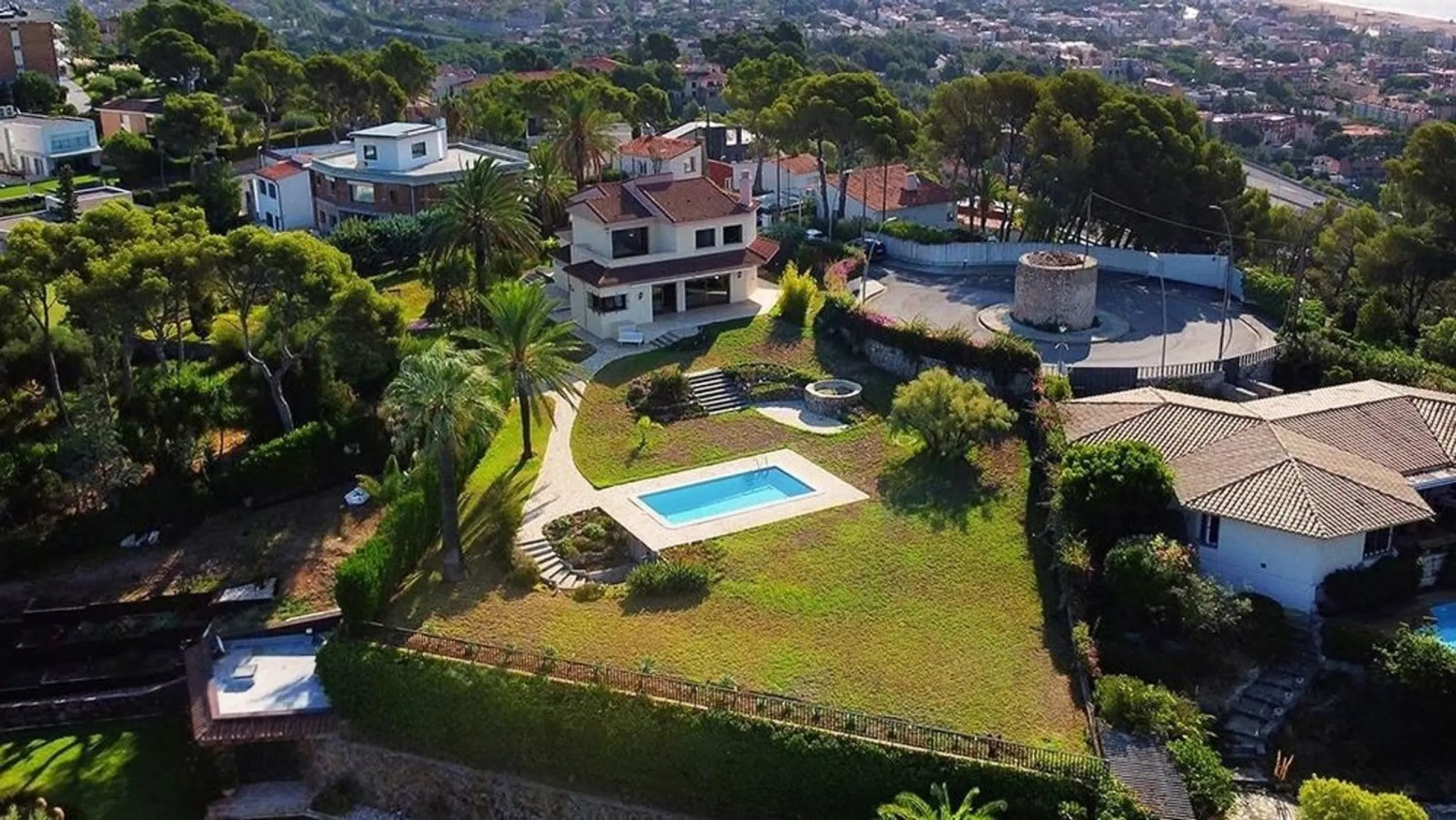 Casa exclusiva y privada con vistas panorámicas en Bellamar, Castelldefels