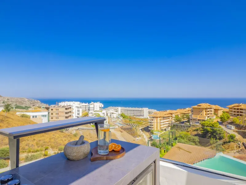 Luxurious New Build Townhouses with Sea Views in El Higuerón, Costa del Sol& & Exclusive 3- and 4-Bedroom Townhouses& & Discover a luxury lifestyle in the newly built 3- and 4-bedroom townhouses at El Higuerón, designed for those seeking high-