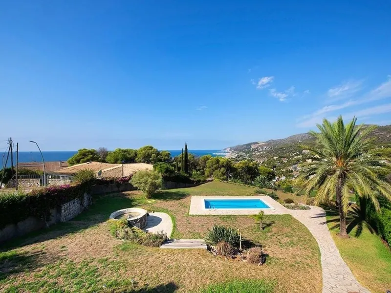 Casa exclusiva y privada con vistas panorámicas en Bellamar, Castelldefels