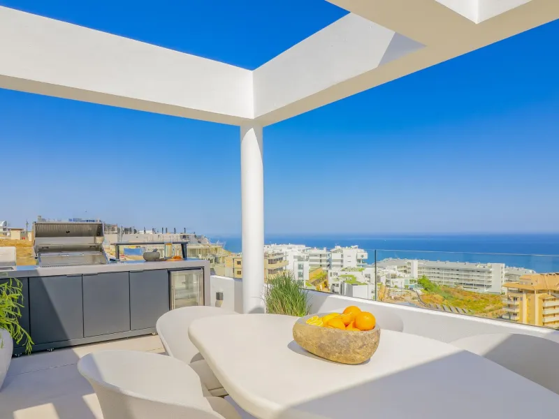 Luxurious New Build Townhouses with Sea Views in El Higuerón, Costa del Sol& & Exclusive 3- and 4-Bedroom Townhouses& & Discover a luxury lifestyle in the newly built 3- and 4-bedroom townhouses at El Higuerón, designed for those seeking high-