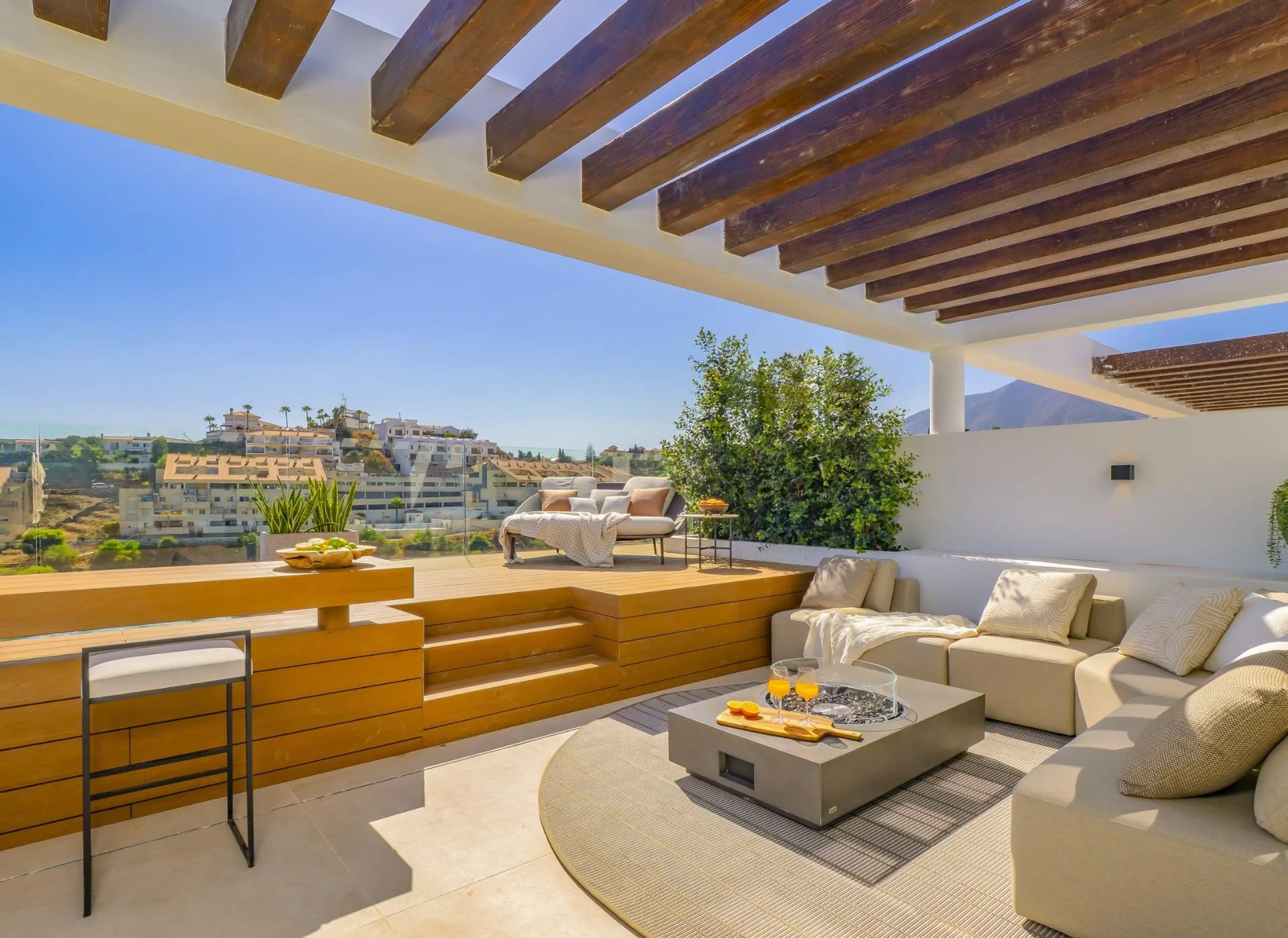 Luxurious New Build Townhouses with Sea Views in El Higuerón, Costa del Sol& & Exclusive 3- and 4-Bedroom Townhouses& & Discover a luxury lifestyle in the newly built 3- and 4-bedroom townhouses at El Higuerón, designed for those seeking high-