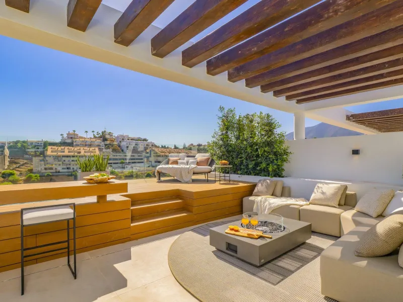 Luxurious New Build Townhouses with Sea Views in El Higuerón, Costa del Sol& & Exclusive 3- and 4-Bedroom Townhouses& & Discover a luxury lifestyle in the newly built 3- and 4-bedroom townhouses at El Higuerón, designed for those seeking high-