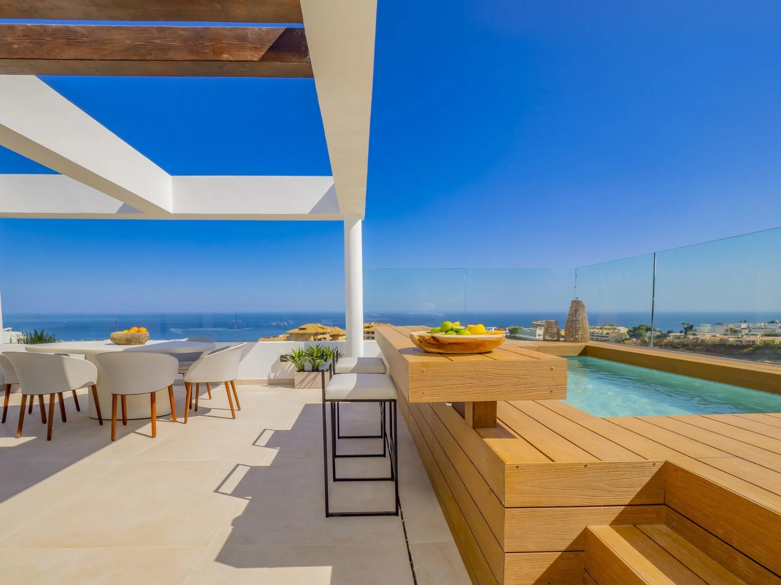 Luxurious New Build Townhouses with Sea Views in El Higuerón, Costa del Sol& & Exclusive 3- and 4-Bedroom Townhouses& & Discover a luxury lifestyle in the newly built 3- and 4-bedroom townhouses at El Higuerón, designed for those seeking high-