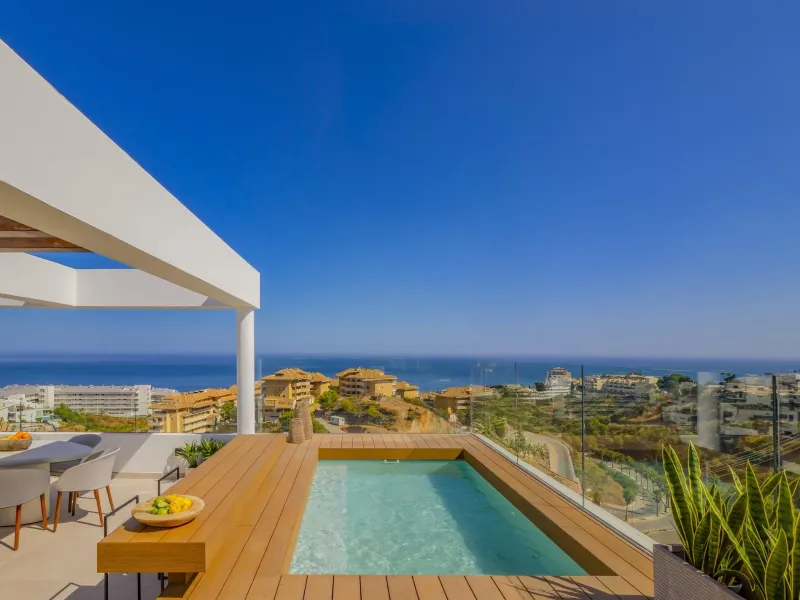 Luxurious New Build Townhouses with Sea Views in El Higuerón, Costa del Sol& & Exclusive 3- and 4-Bedroom Townhouses& & Discover a luxury lifestyle in the newly built 3- and 4-bedroom townhouses at El Higuerón, designed for those seeking high-