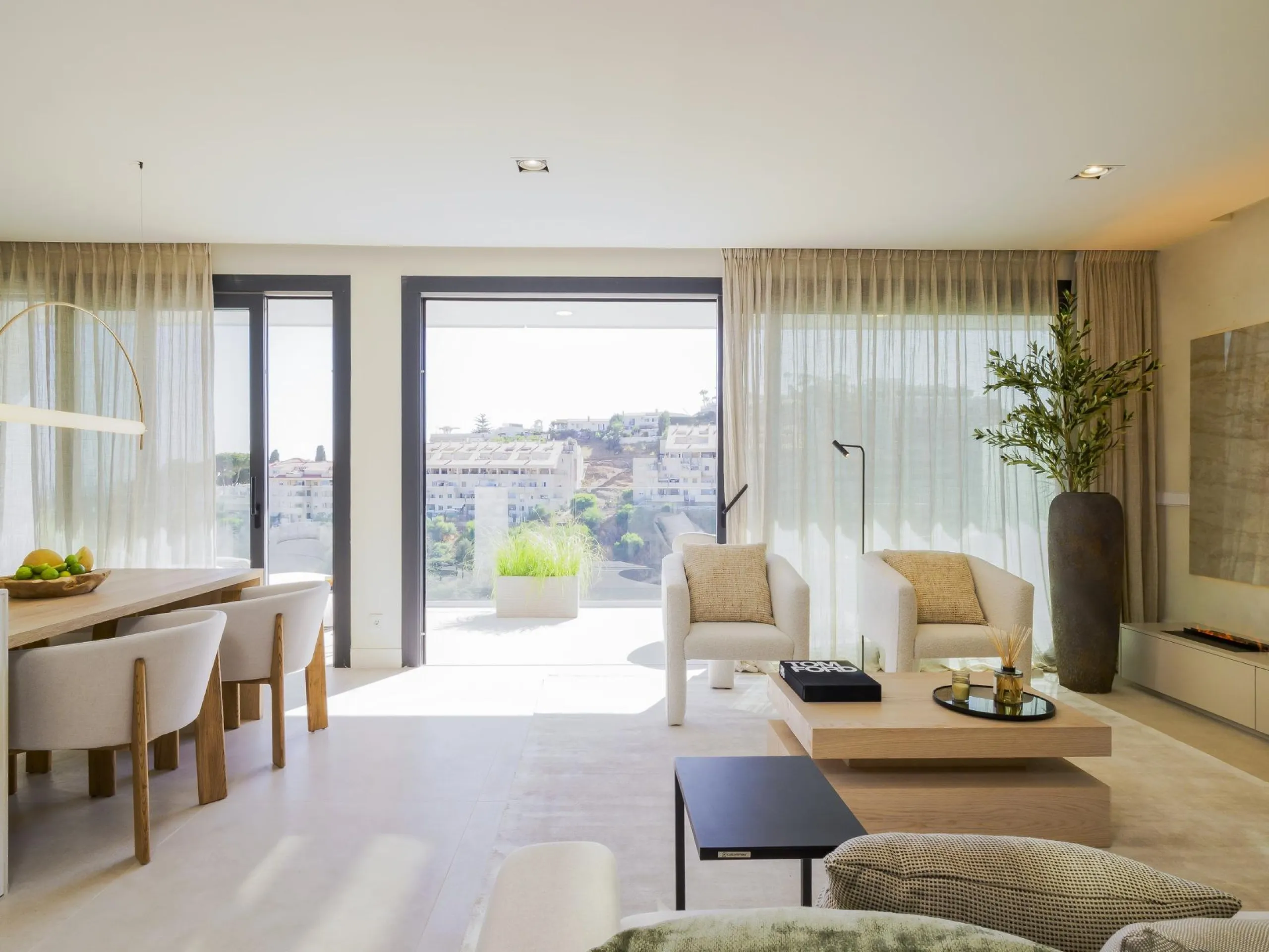Luxurious New Build Townhouses with Sea Views in El Higuerón, Costa del Sol& & Exclusive 3- and 4-Bedroom Townhouses& & Discover a luxury lifestyle in the newly built 3- and 4-bedroom townhouses at El Higuerón, designed for those seeking high-