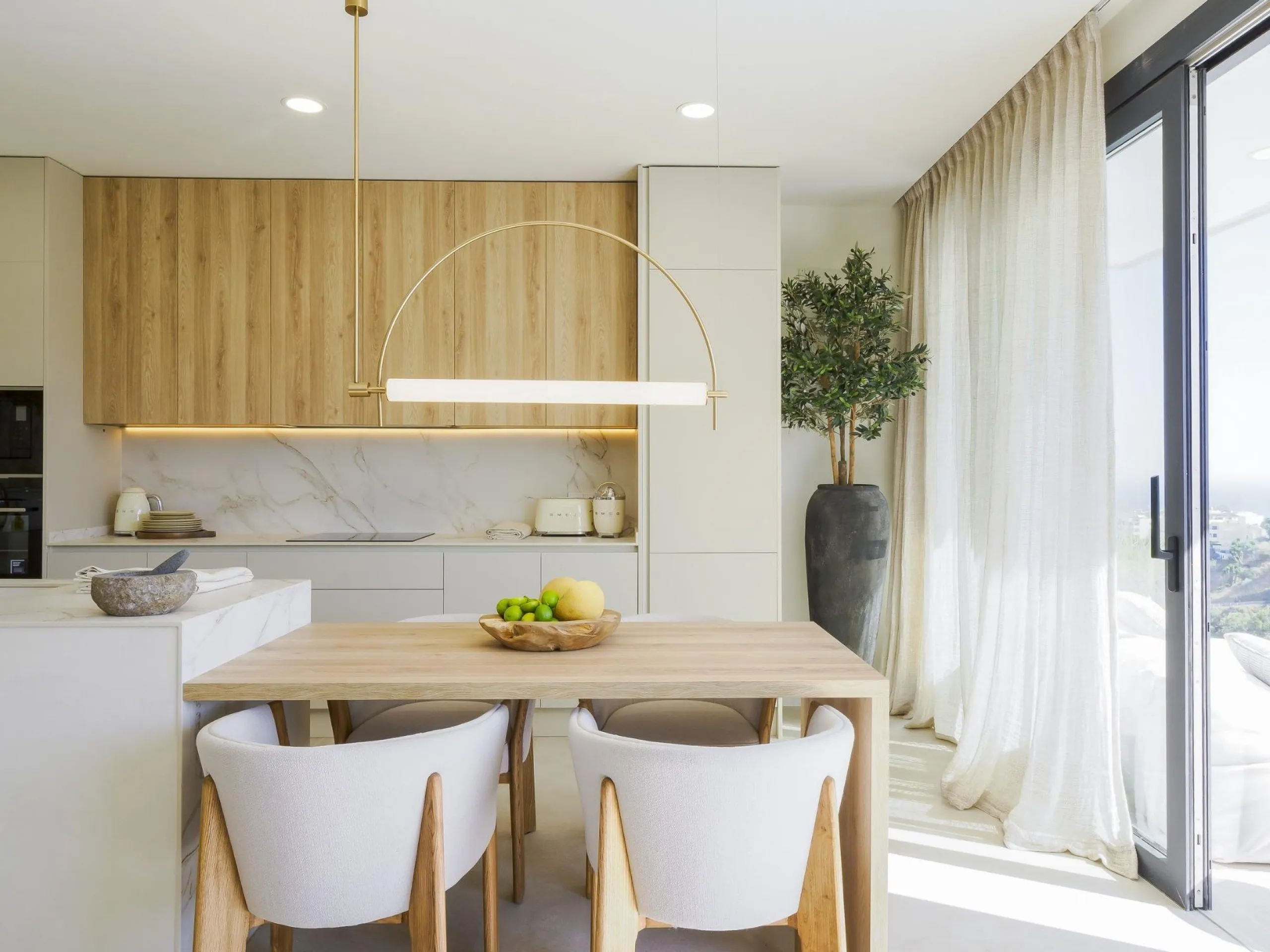 Luxurious New Build Townhouses with Sea Views in El Higuerón, Costa del Sol& & Exclusive 3- and 4-Bedroom Townhouses& & Discover a luxury lifestyle in the newly built 3- and 4-bedroom townhouses at El Higuerón, designed for those seeking high-