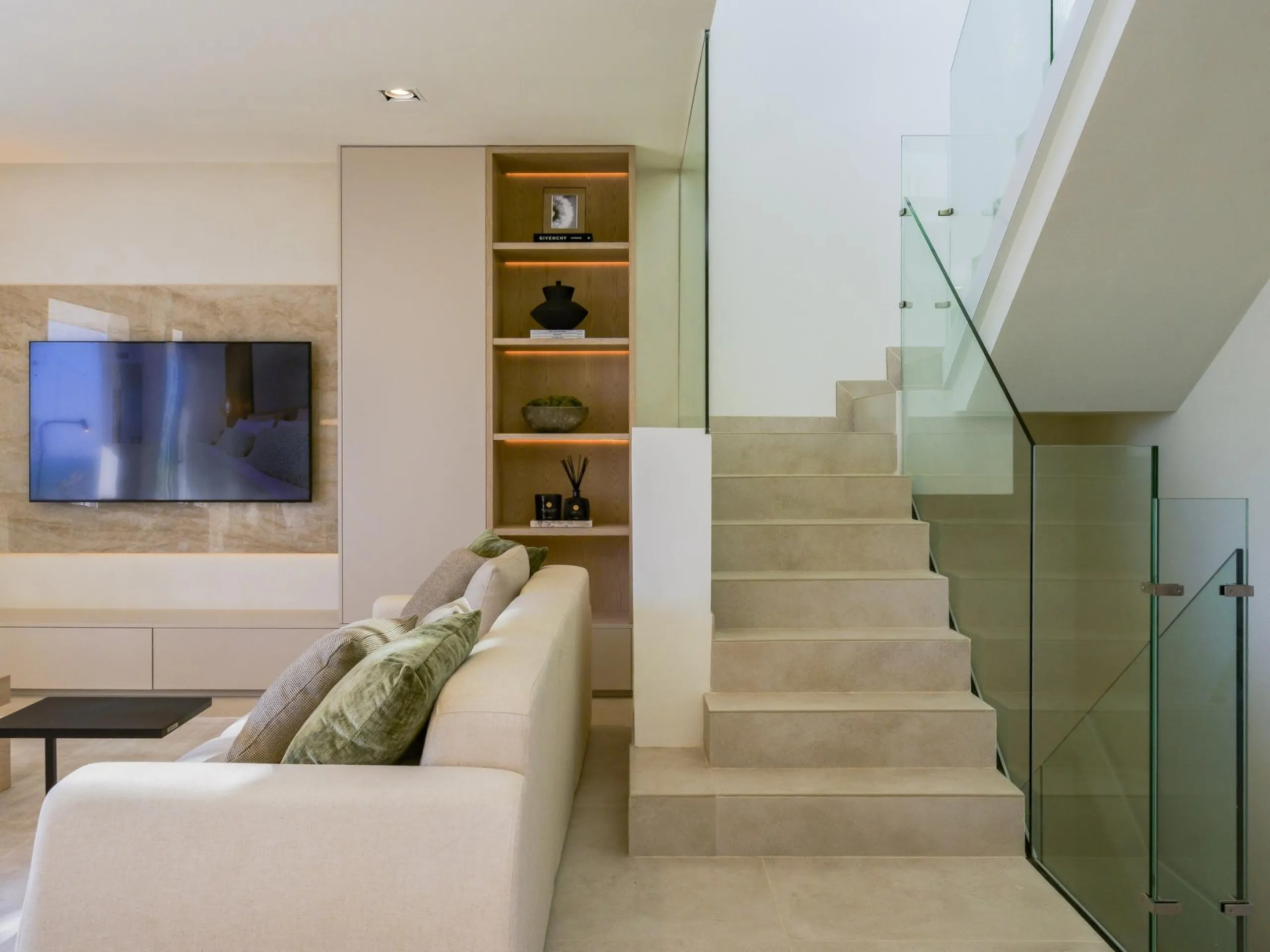 Luxurious New Build Townhouses with Sea Views in El Higuerón, Costa del Sol& & Exclusive 3- and 4-Bedroom Townhouses& & Discover a luxury lifestyle in the newly built 3- and 4-bedroom townhouses at El Higuerón, designed for those seeking high-