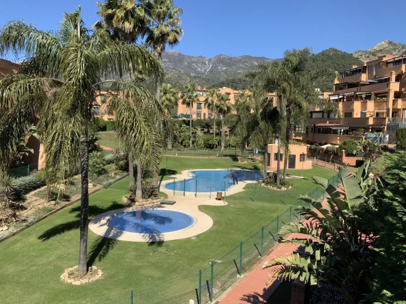 Komplett renovierte 3-Zimmer-Wohnung mit Panoramablick – La Cañada, Marbella