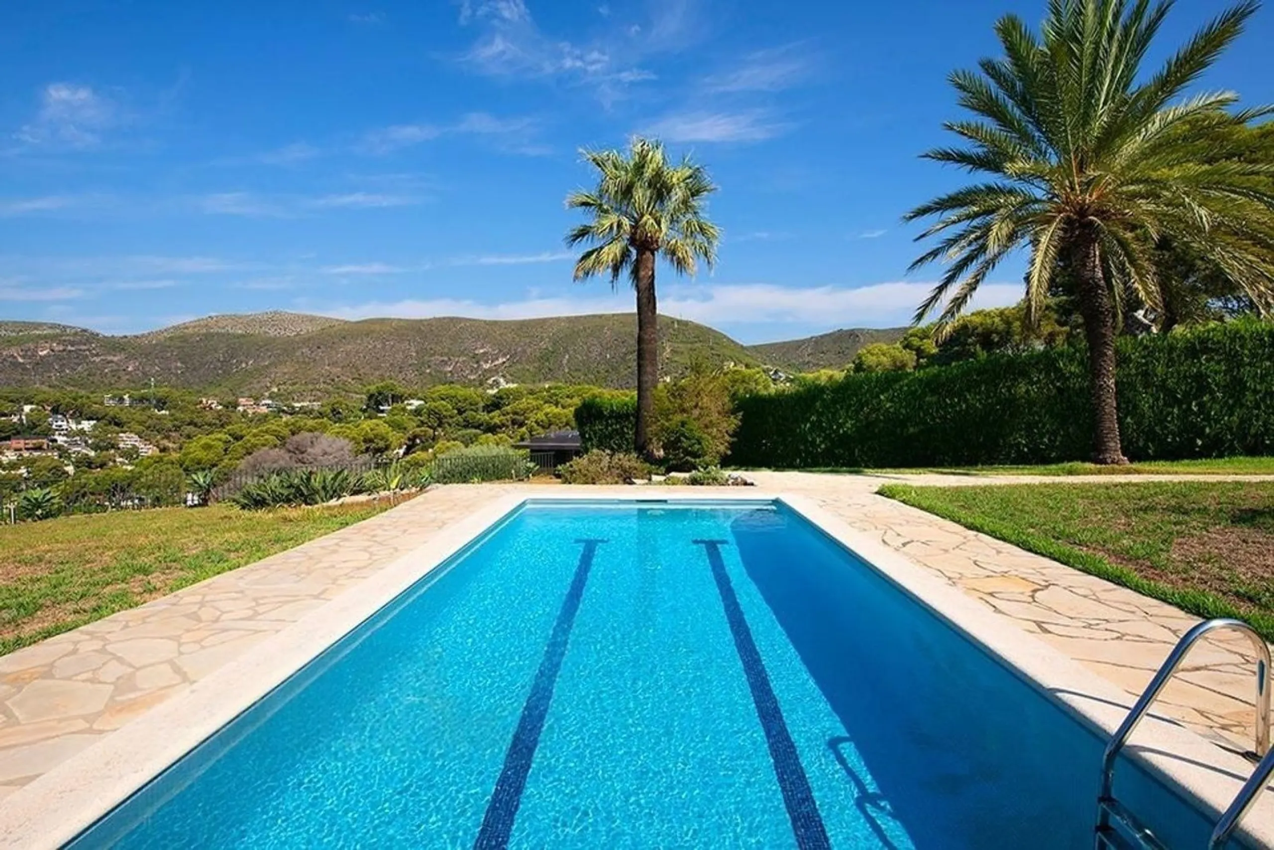 Casa exclusiva y privada con vistas panorámicas en Bellamar, Castelldefels
