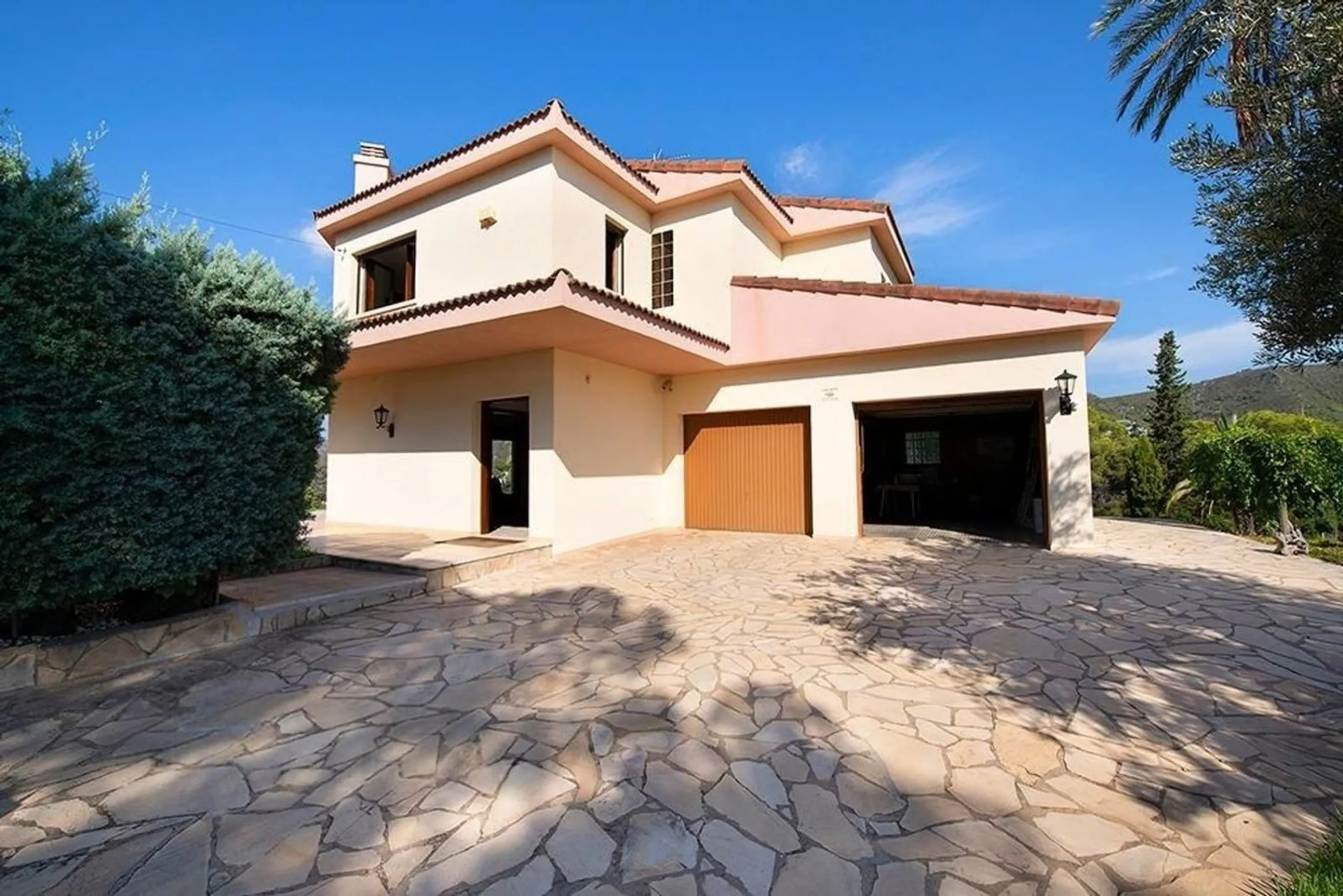 Casa exclusiva y privada con vistas panorámicas en Bellamar, Castelldefels
