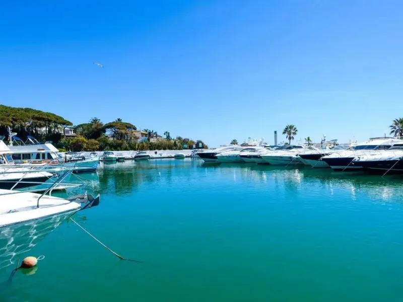 & Luxury Living in Cabopino, Marbella: Exclusive Apartments with Unmatched Amenities& & Prime Location in Cabopino, Marbella’s Hidden Gem.& & This luxurious complex is located in Cabopino, Marbella, an area renowned for its tranquil atmosph