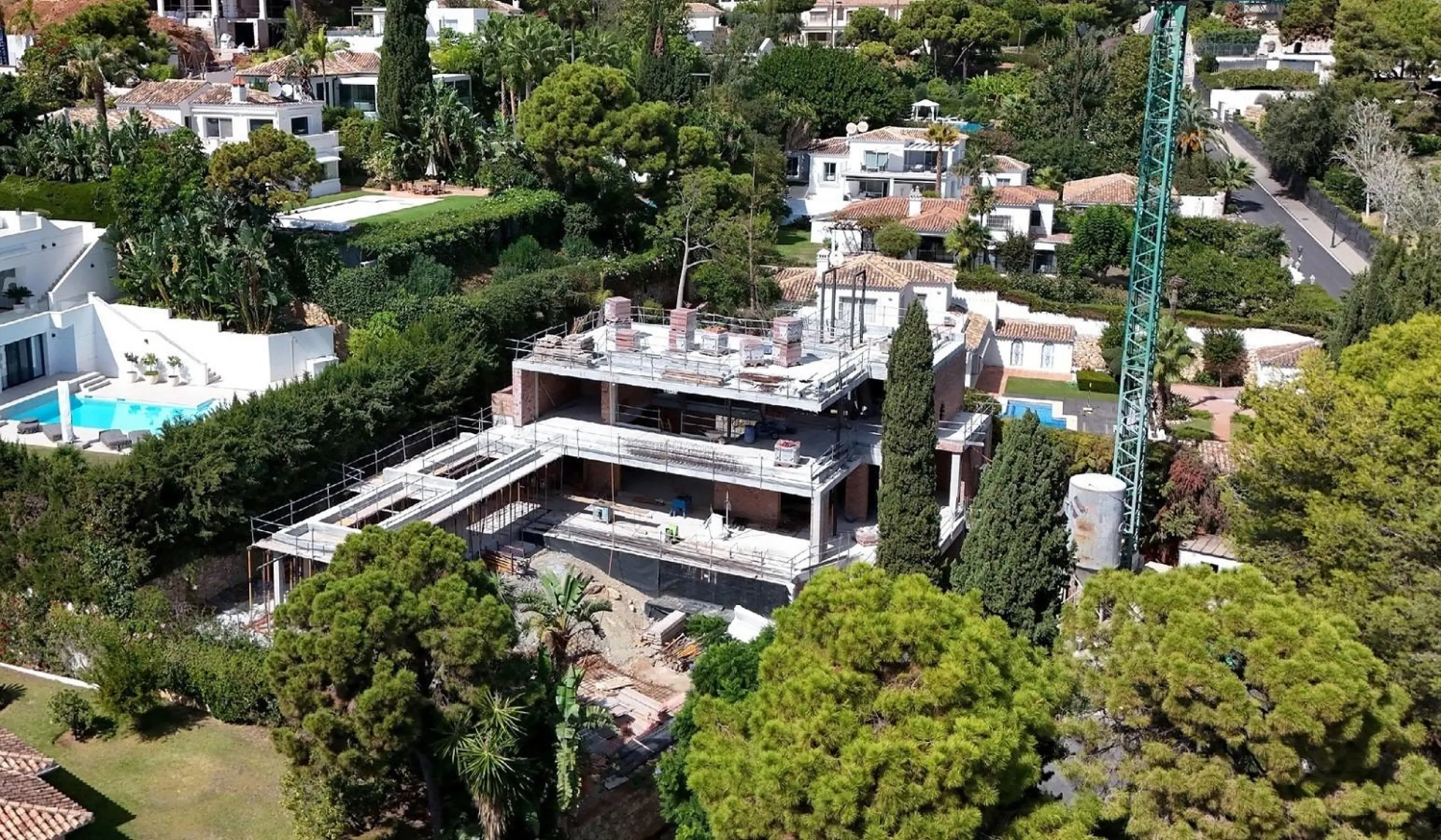 Contemporary Villa with Sea and Mountain Views in Cascada de Camoján, Marbella