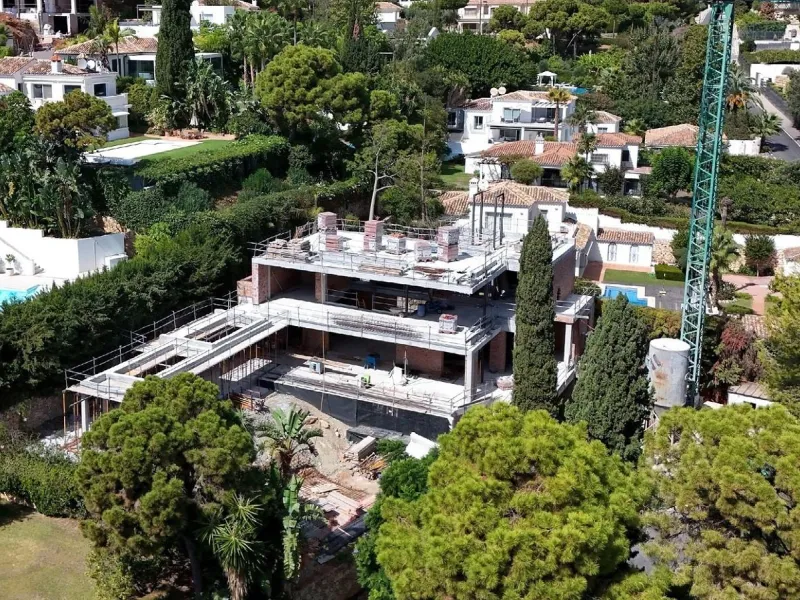 Contemporary Villa with Sea and Mountain Views in Cascada de Camoján, Marbella