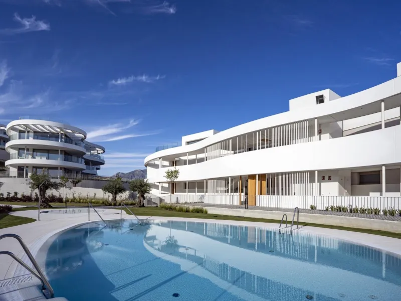 Luxury Living in the Marbella-Benahavís Hills: A Boutique Residential Community& & Prime Location Between Marbella and Benahavís& Nestled between the iconic towns of Marbella and Benahavís, this boutique residential community offers unparalleled 
