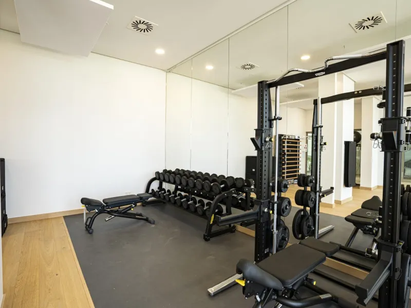 Luxury Living in the Marbella-Benahavís Hills: A Boutique Residential Community& & Prime Location Between Marbella and Benahavís& Nestled between the iconic towns of Marbella and Benahavís, this boutique residential community offers unparalleled 