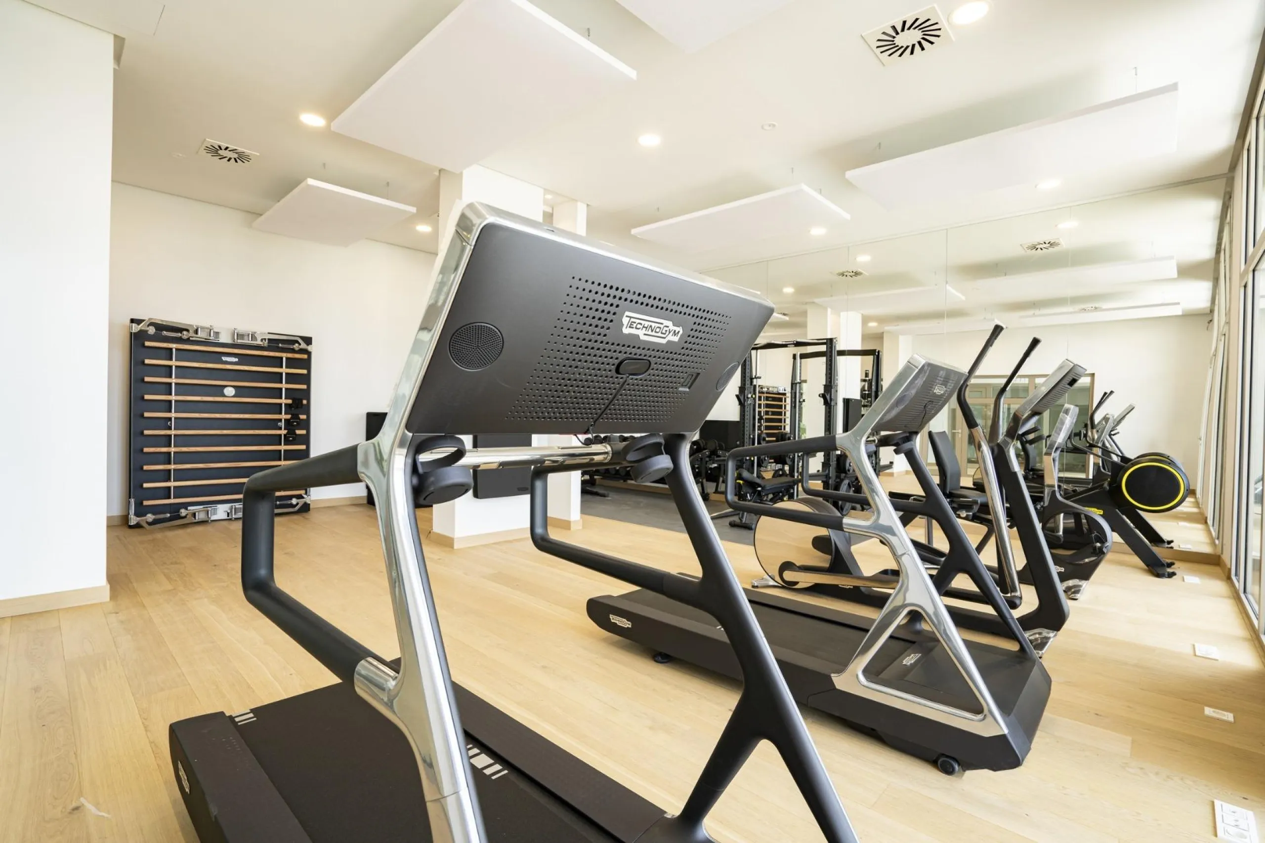 Luxury Living in the Marbella-Benahavís Hills: A Boutique Residential Community& & Prime Location Between Marbella and Benahavís& Nestled between the iconic towns of Marbella and Benahavís, this boutique residential community offers unparalleled 