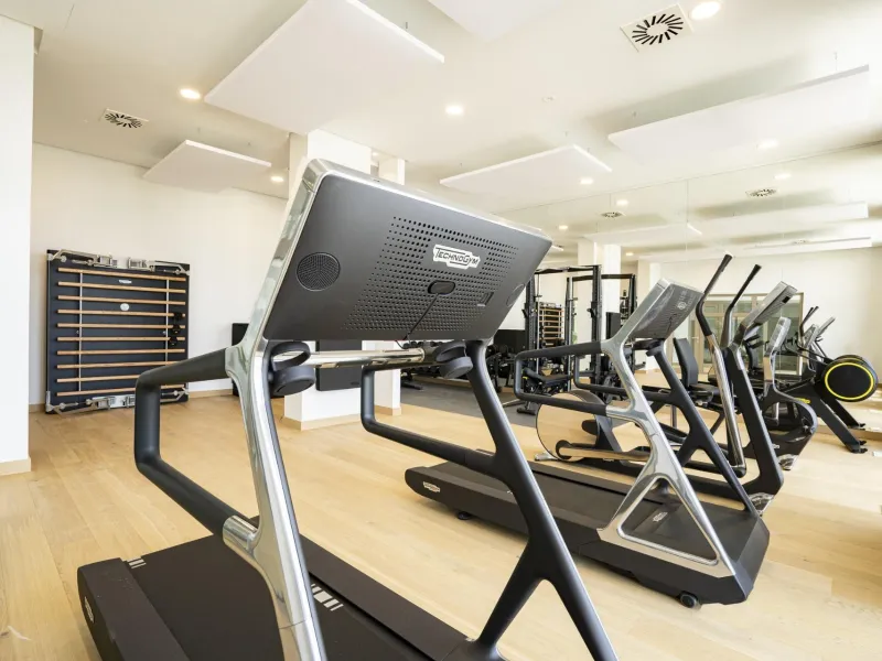 Luxury Living in the Marbella-Benahavís Hills: A Boutique Residential Community& & Prime Location Between Marbella and Benahavís& Nestled between the iconic towns of Marbella and Benahavís, this boutique residential community offers unparalleled 