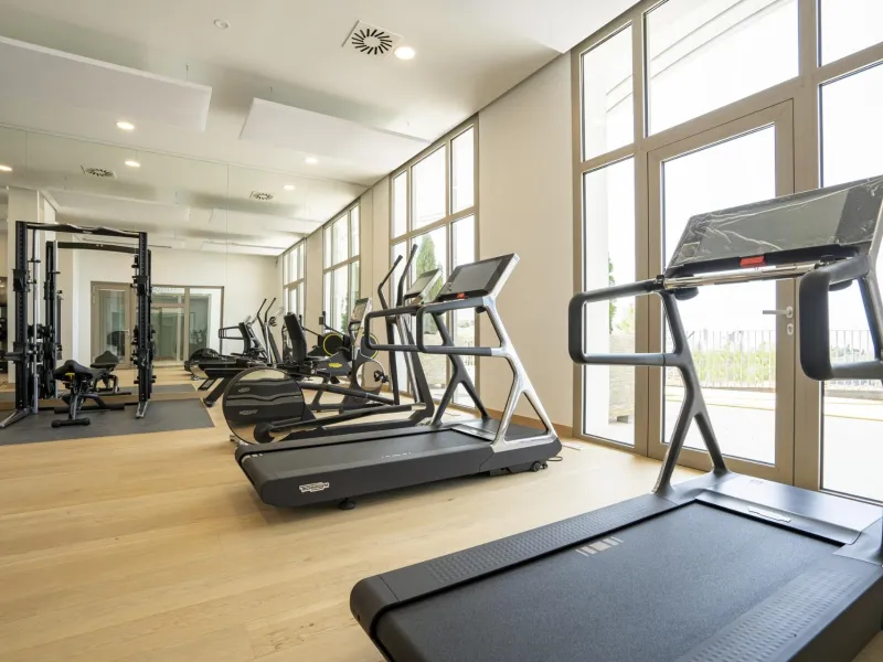 Luxury Living in the Marbella-Benahavís Hills: A Boutique Residential Community& & Prime Location Between Marbella and Benahavís& Nestled between the iconic towns of Marbella and Benahavís, this boutique residential community offers unparalleled 