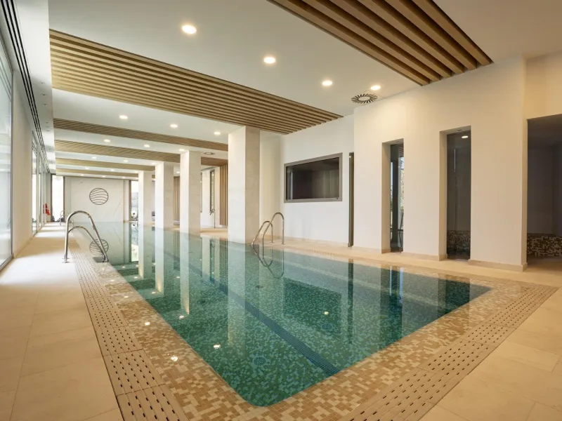 Luxury Living in the Marbella-Benahavís Hills: A Boutique Residential Community& & Prime Location Between Marbella and Benahavís& Nestled between the iconic towns of Marbella and Benahavís, this boutique residential community offers unparalleled 