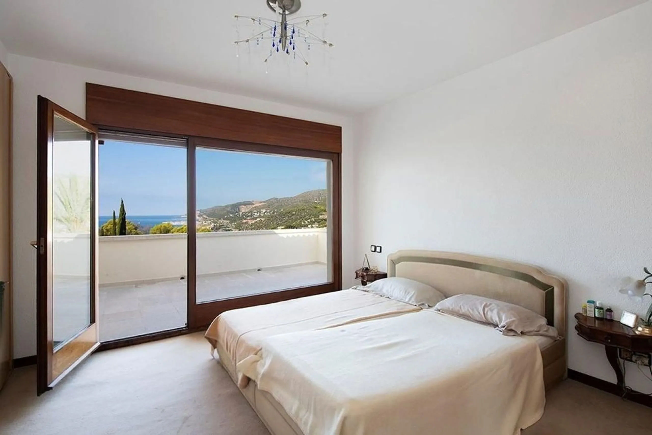 Casa exclusiva y privada con vistas panorámicas en Bellamar, Castelldefels