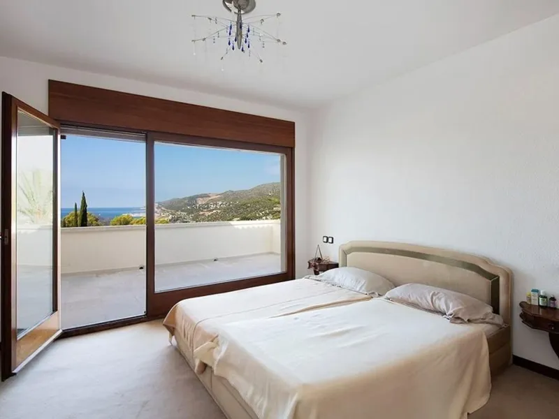 Casa exclusiva y privada con vistas panorámicas en Bellamar, Castelldefels