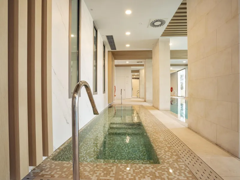 Luxury Living in the Marbella-Benahavís Hills: A Boutique Residential Community& & Prime Location Between Marbella and Benahavís& Nestled between the iconic towns of Marbella and Benahavís, this boutique residential community offers unparalleled 