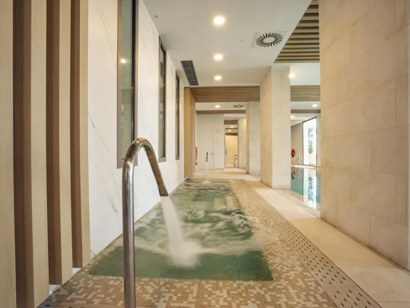 Luxury Living in the Marbella-Benahavís Hills: A Boutique Residential Community& & Prime Location Between Marbella and Benahavís& Nestled between the iconic towns of Marbella and Benahavís, this boutique residential community offers unparalleled 