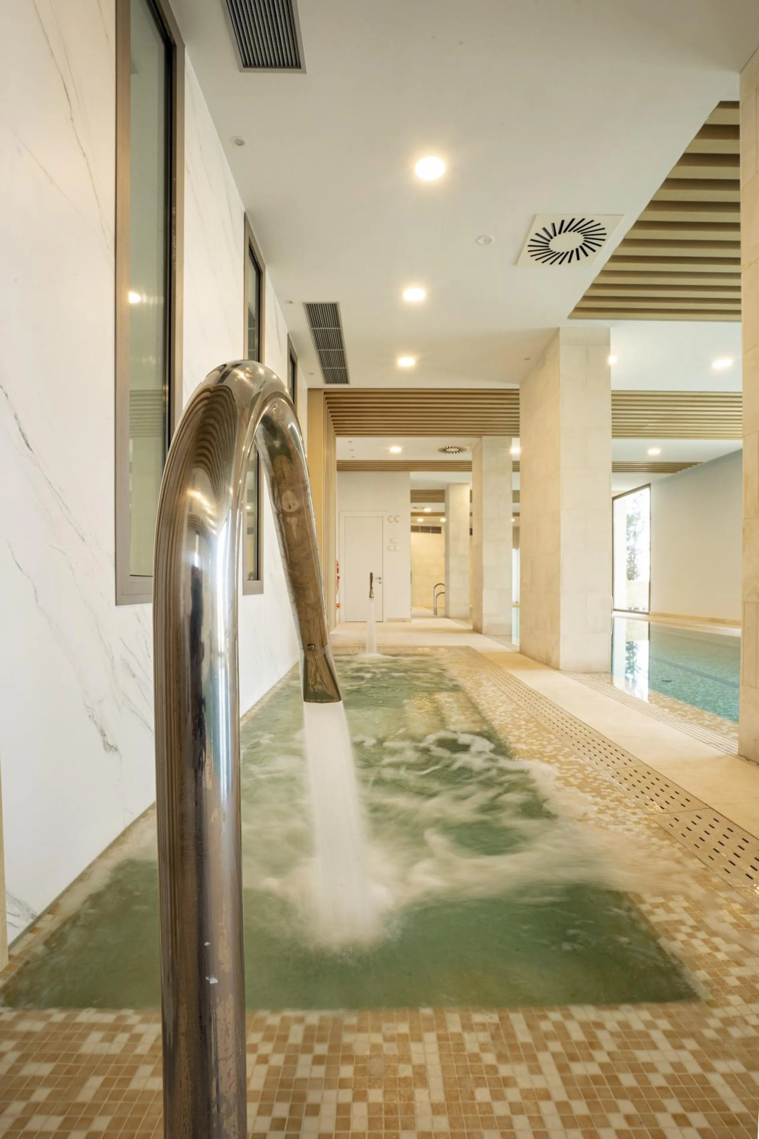 Luxury Living in the Marbella-Benahavís Hills: A Boutique Residential Community& & Prime Location Between Marbella and Benahavís& Nestled between the iconic towns of Marbella and Benahavís, this boutique residential community offers unparalleled 