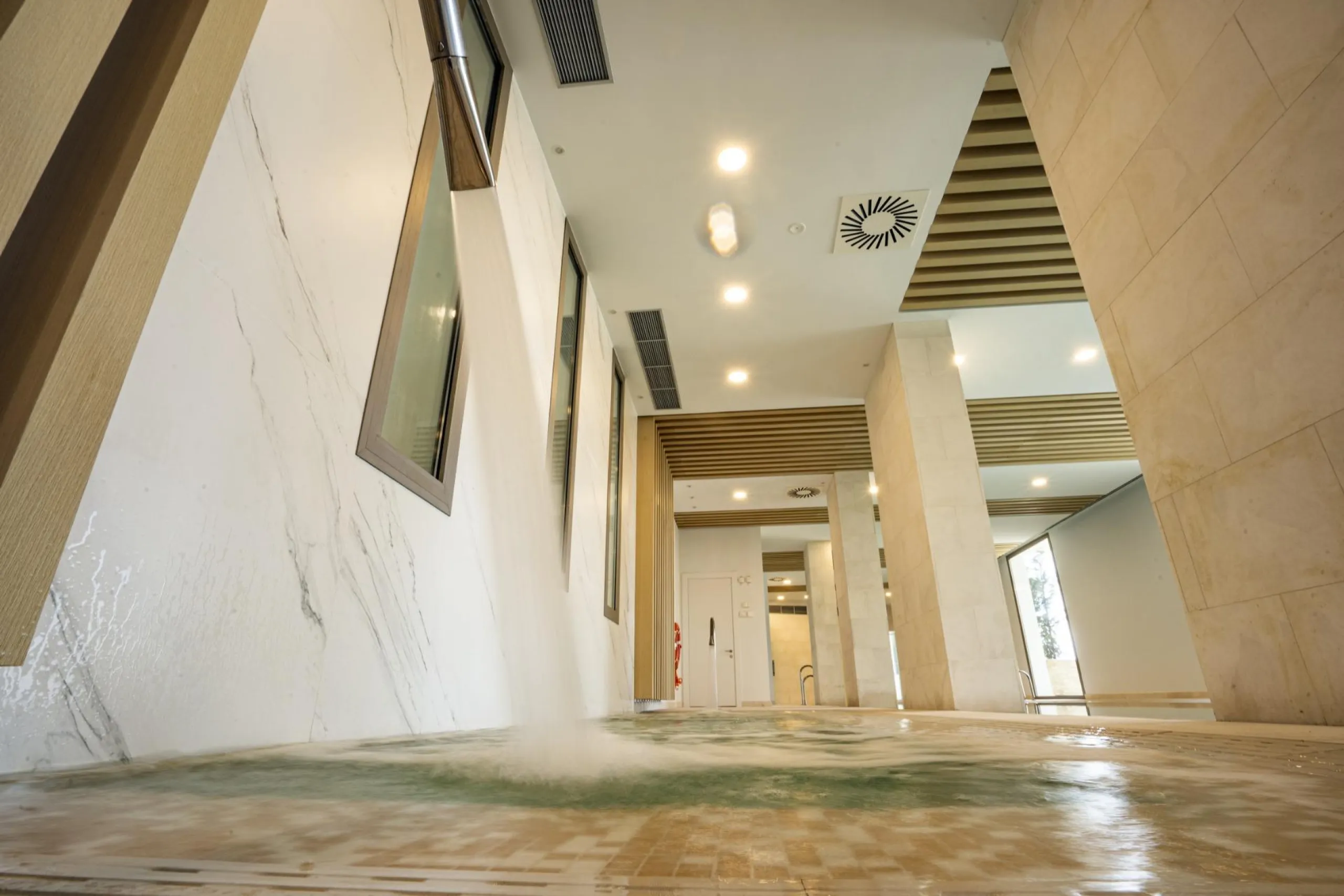 Luxury Living in the Marbella-Benahavís Hills: A Boutique Residential Community& & Prime Location Between Marbella and Benahavís& Nestled between the iconic towns of Marbella and Benahavís, this boutique residential community offers unparalleled 
