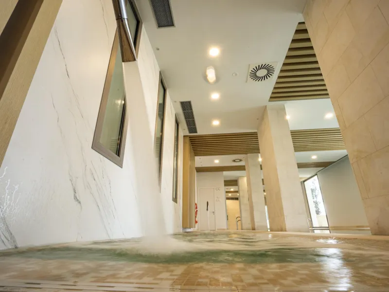 Luxury Living in the Marbella-Benahavís Hills: A Boutique Residential Community& & Prime Location Between Marbella and Benahavís& Nestled between the iconic towns of Marbella and Benahavís, this boutique residential community offers unparalleled 