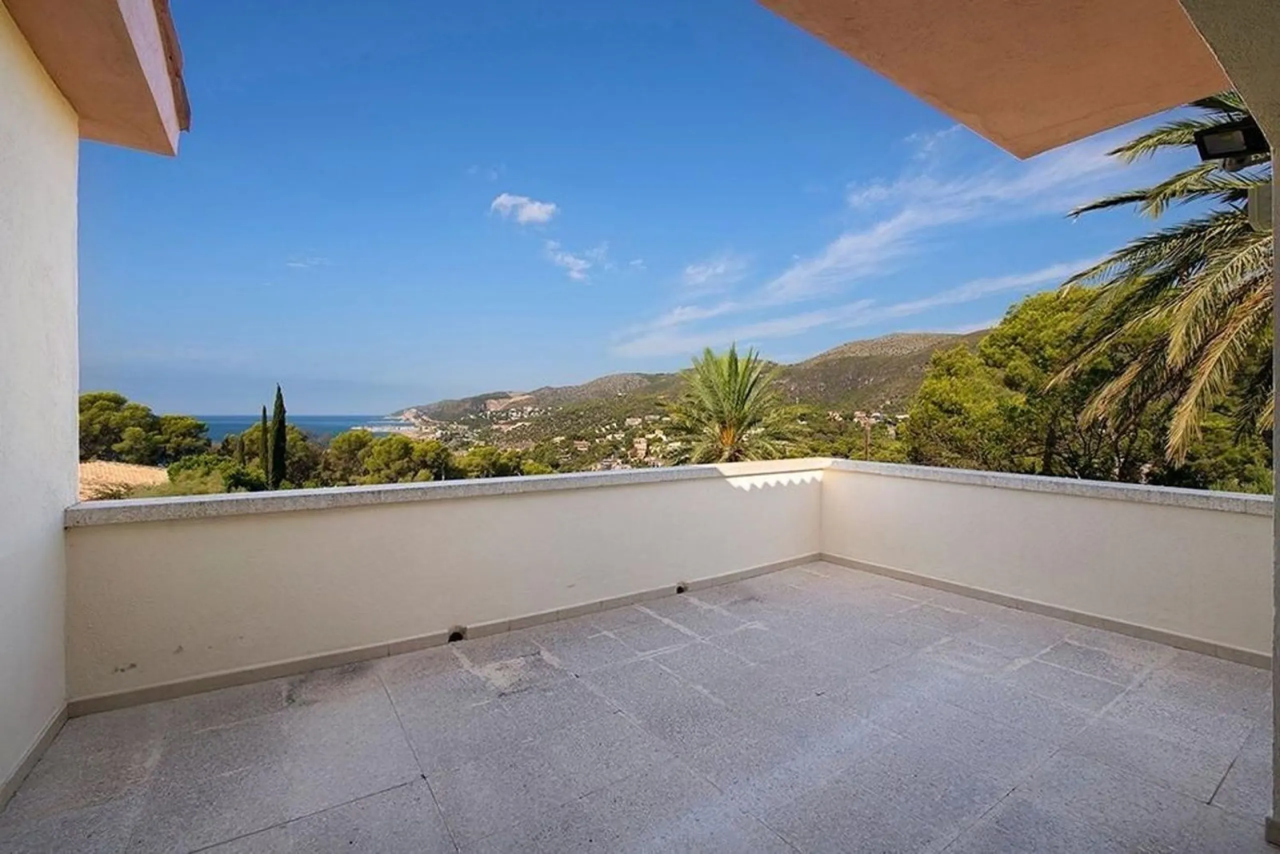 Casa exclusiva y privada con vistas panorámicas en Bellamar, Castelldefels