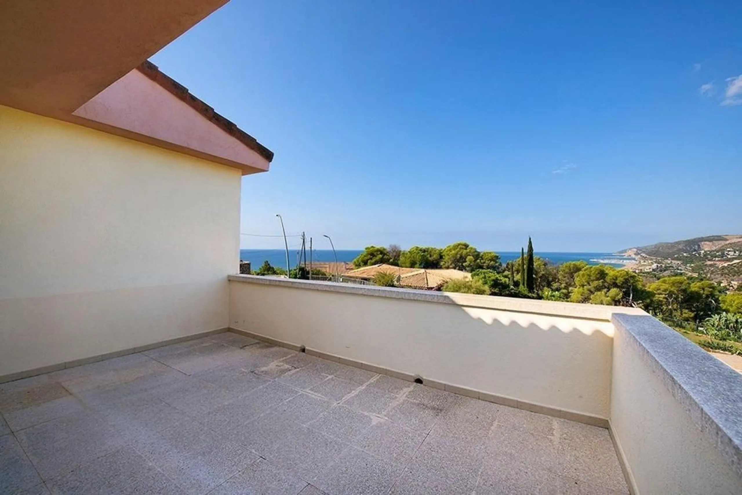 Casa exclusiva y privada con vistas panorámicas en Bellamar, Castelldefels
