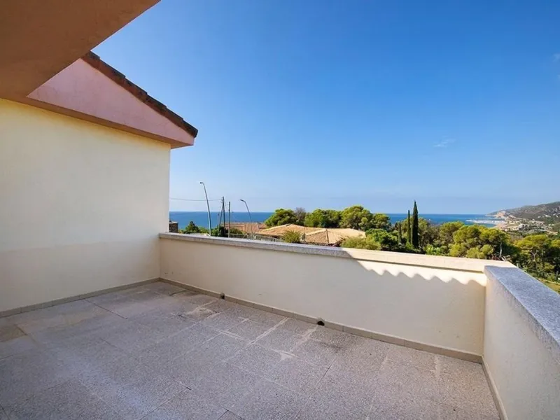 Casa exclusiva y privada con vistas panorámicas en Bellamar, Castelldefels