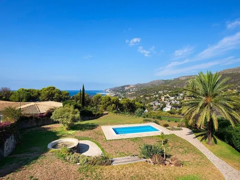Casa exclusiva y privada con vistas panorámicas en Bellamar, Castelldefels