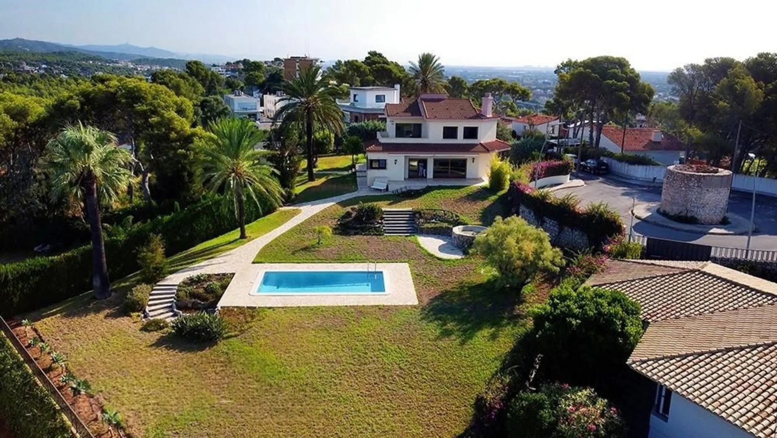 Casa exclusiva y privada con vistas panorámicas en Bellamar, Castelldefels