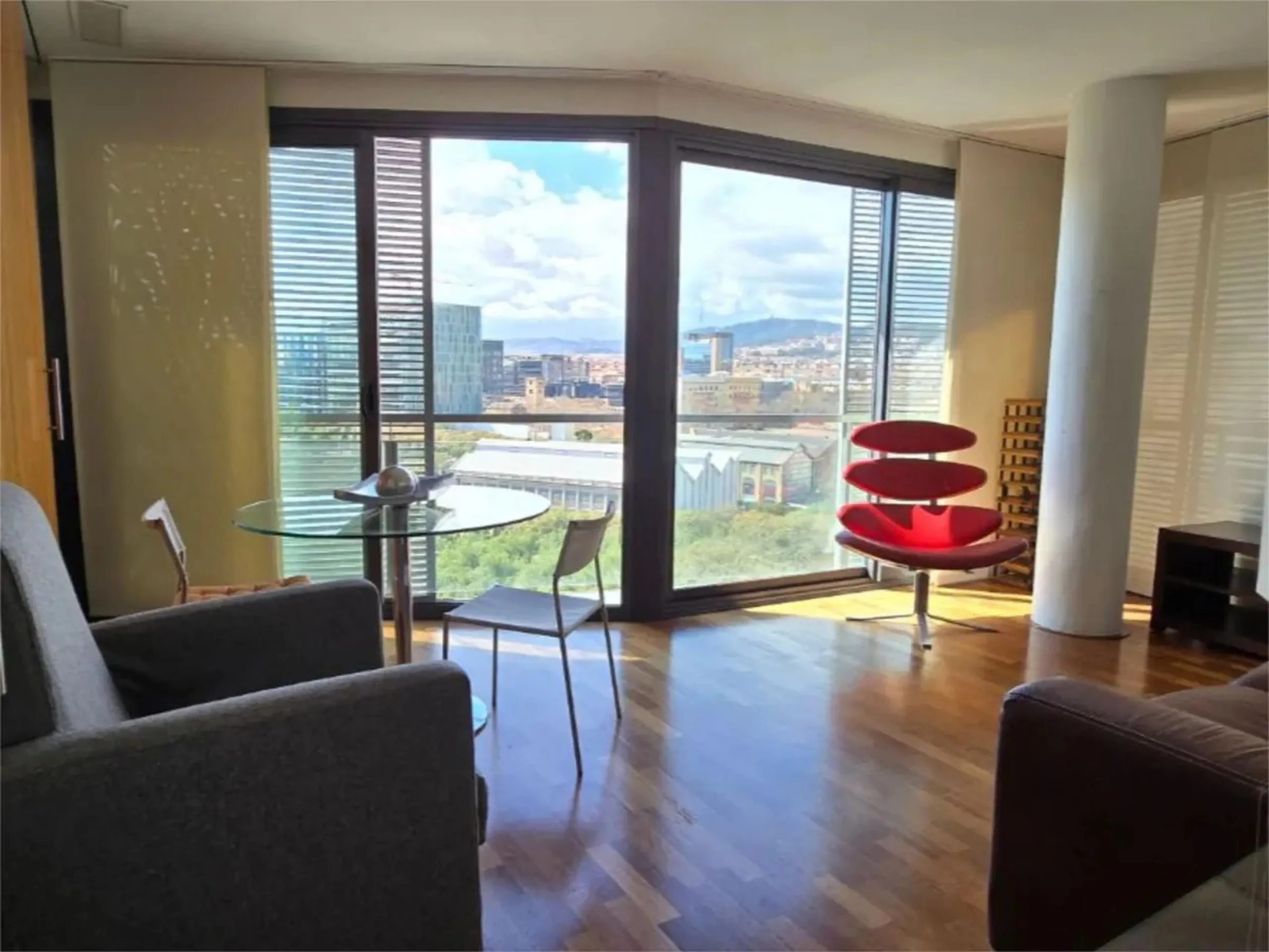 Modern Apartment with Views of Parc Central del Poblenou, Barcelona