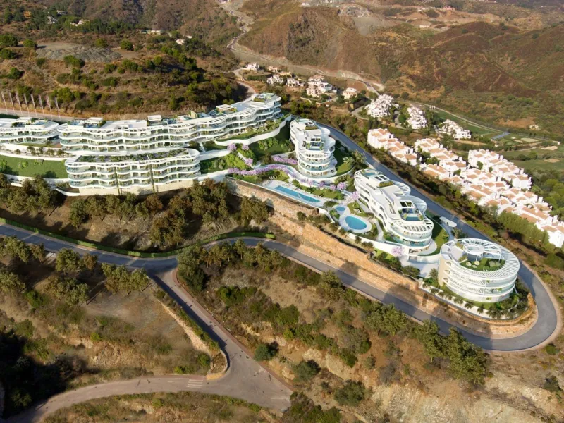 Luxury Living in the Marbella-Benahavís Hills: A Boutique Residential Community& & Prime Location Between Marbella and Benahavís& Nestled between the iconic towns of Marbella and Benahavís, this boutique residential community offers unparalleled 