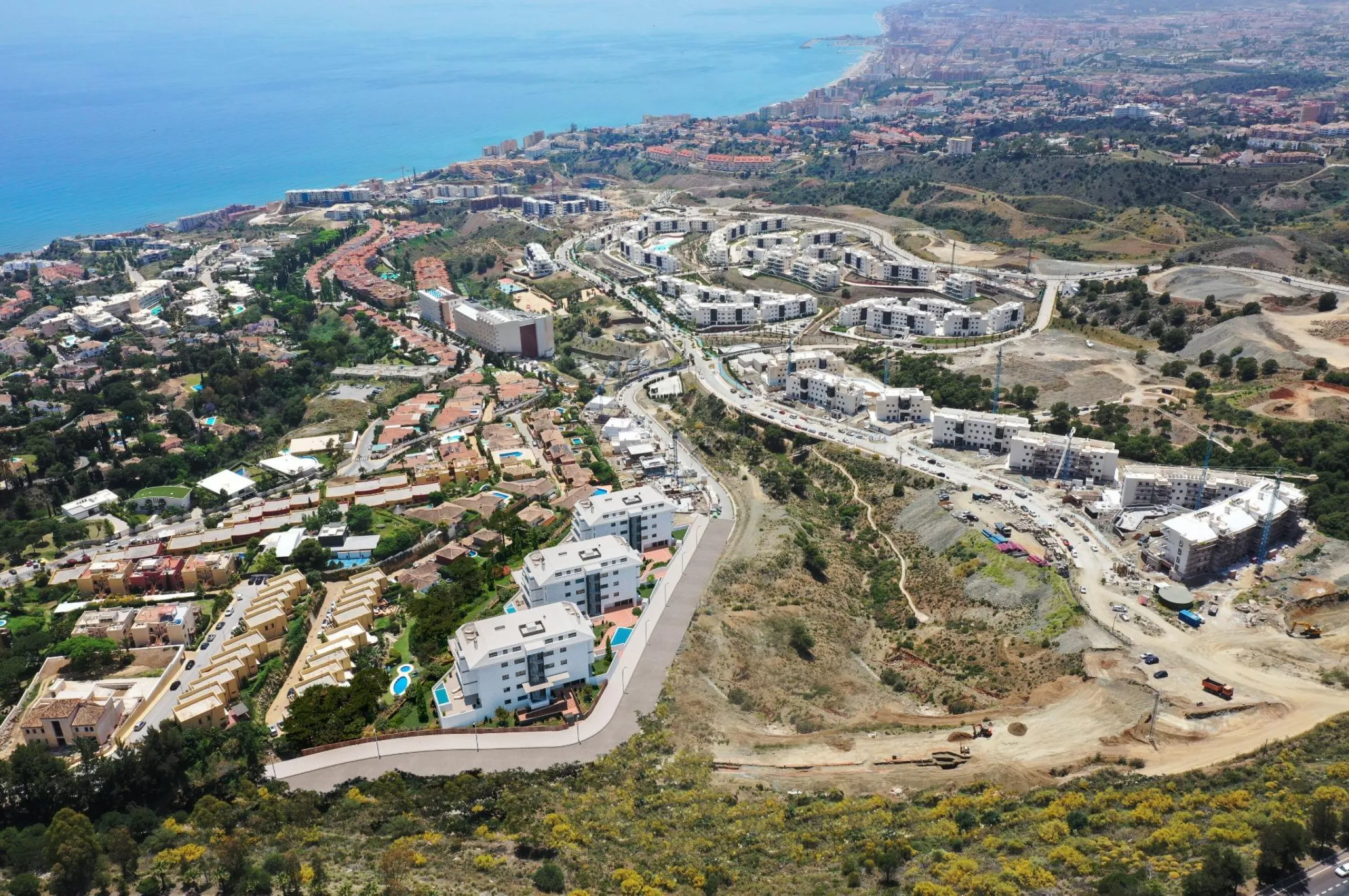 Exclusivity and Innovation: New Construction in Reserva del Higuerón, Costa del Sol& & Architectural Design That Maximizes Sea Views& This exclusive new development in the prestigious Reserva del Higuerón, Costa del Sol, stands out for its innova