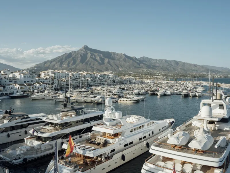 Exclusive Residential Complex in Nueva Andalucia, Marbella& & Luxury and Avant-Garde Design in a Privileged Location& Discover this stunning residential complex of 113 luxury homes, designed with innovative architecture that reinterprets the trad